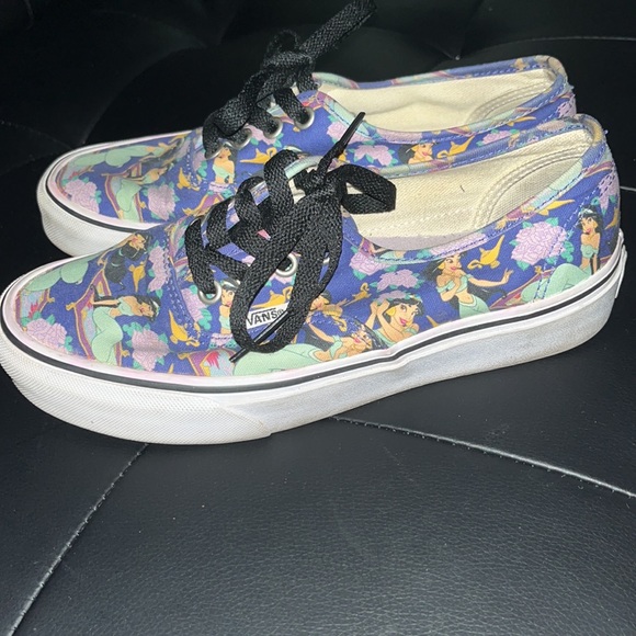 Women’s Disney vans - Picture 3 of 6